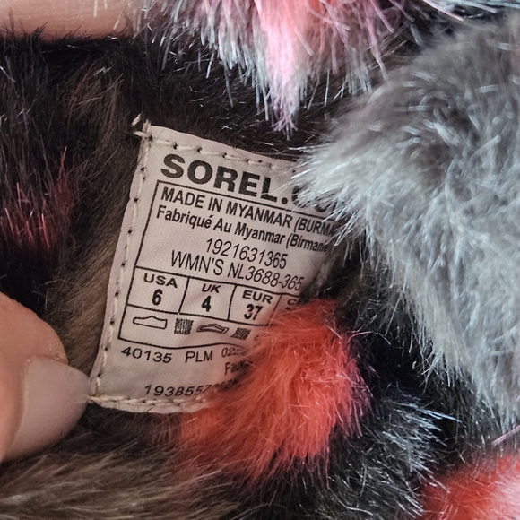 Sorel Go Mail Run Red & Black Fur Slippers Size 6 - Picture 7 of 9